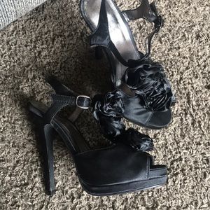 Forever 21 Flower 5 1/2” Heel Worn Once